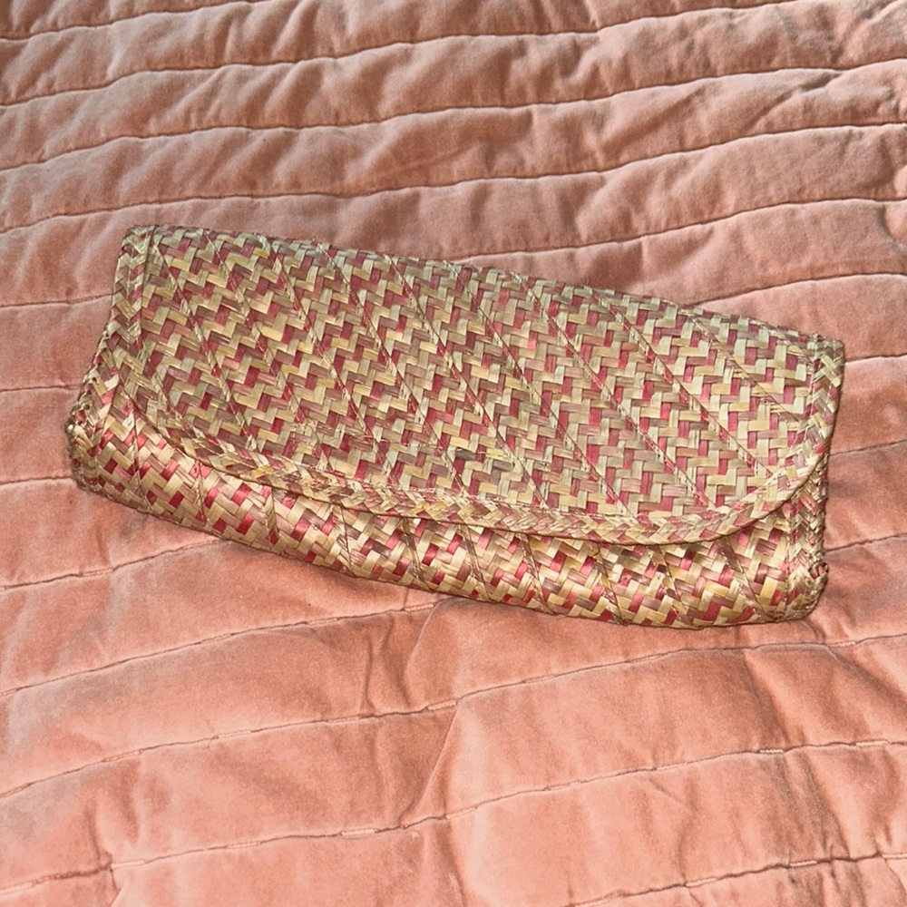 Straw clutch